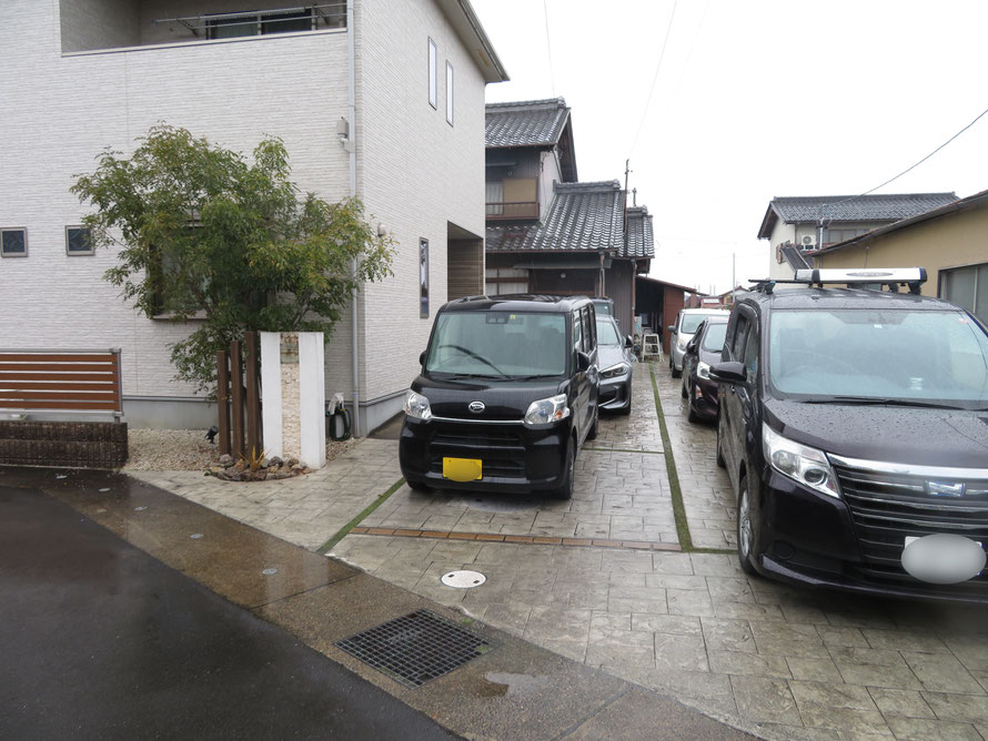 モダン　シンプルモダン　ナチュラルモダン　外構　庭　駐車場　スタンプコンクリート　デザインコンクリート　外溝　門　塀