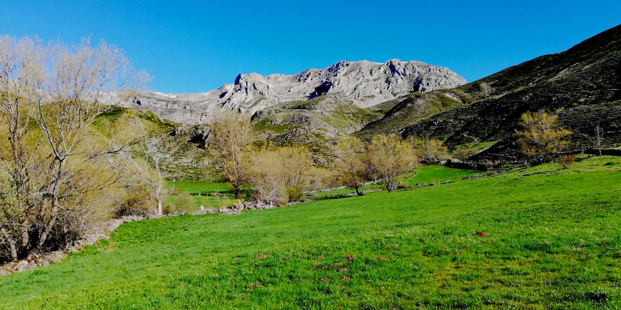 Valle de Tremeu y la Cervata (2.087 msnm)