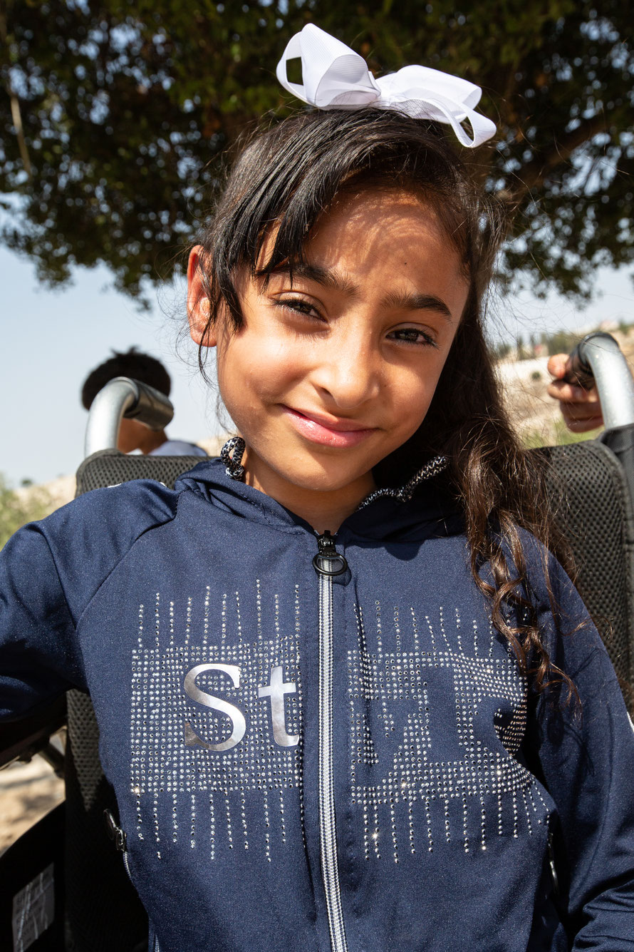 Die 7-jährige Sali hat trotz ihrer Erkrankung ein gutes Selbstbewusstsein. © Andrea Krogmann