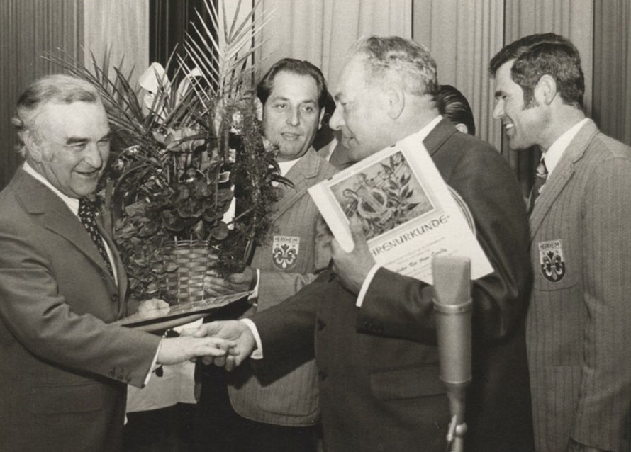 Pfarrer Becker wird zum Ehrenpräses und Pfarrer Geraldy zum Ehrenmitglied ernannt (1974)