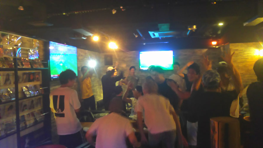 スポーツ観戦イベント時の店内風景