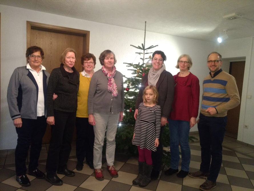 Mechthild Pöppelmann, Brigitte Wendt, Marianne Maßmann (kfd-Team St. Josef), Gertrud Schlierkamp (Förderverein Frauenhaus Warendorf), Luna & Julia Witt, Juliane Averbeck (Förderverein Kindergarten St. Laurentius), Frank Hankemann (Die Brückenbauer)