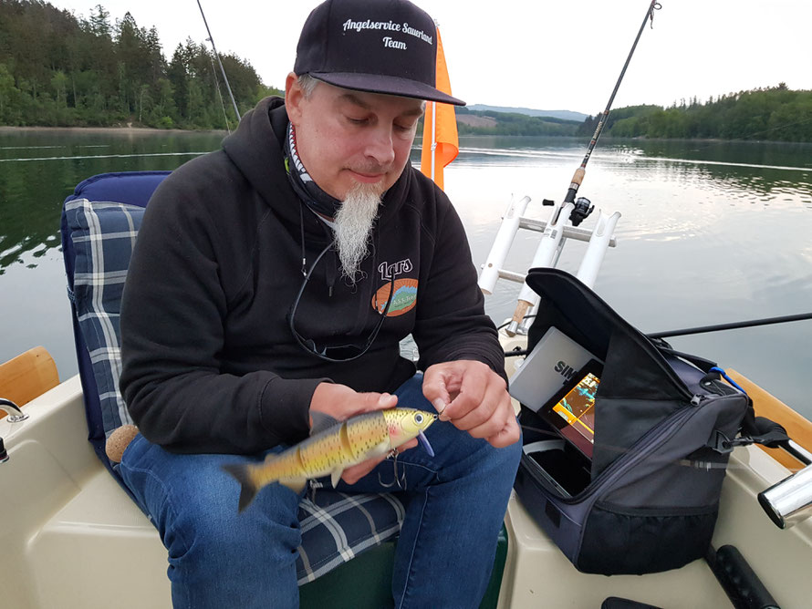 Lars beim RenkyOne Testen am Sorpesee. Wie läuft der Köder? Fängt die RenkyOne?! Bald im Test mehr dazu....Tight Lines