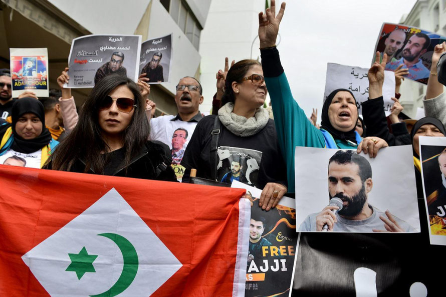 «Vive le peuple», « État corrompu », « Vive le Rif », scandaient ardemment les foules de manifestants qui se sont amassées dans les rues de Rabat, la capitale marocaine
