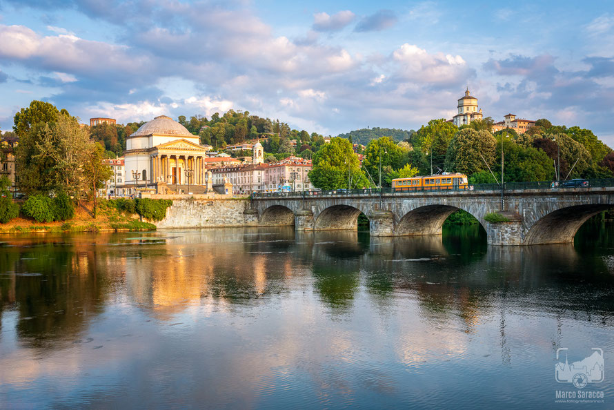 Il fiume Po 1a - Gran Madre e Cappuccini al tramonto