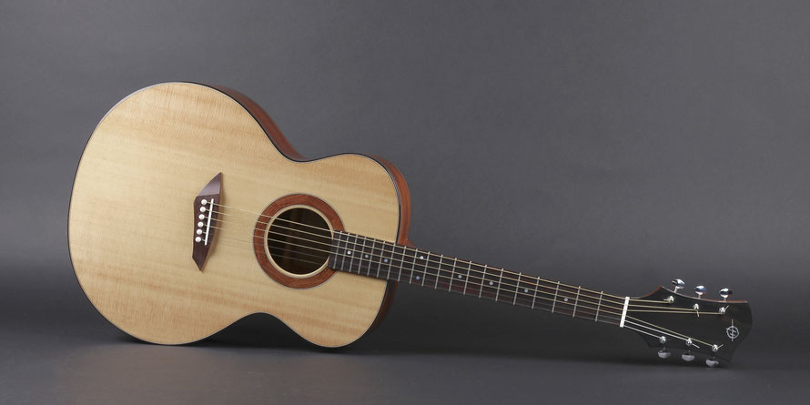 The Small Jumbo Gallery - Heeres Custom Guitars