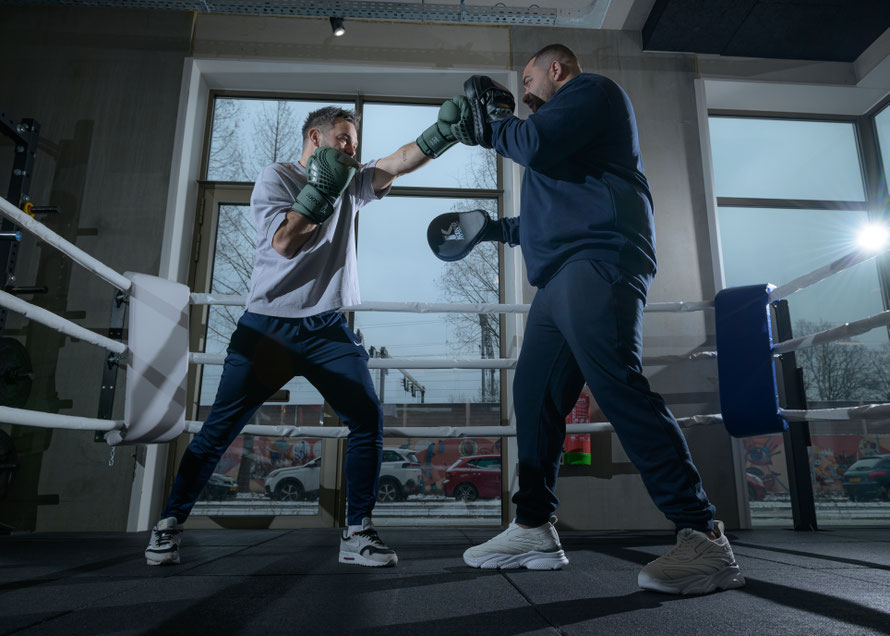 Portret van Jordy Richardson van Box & Balance uit Nuenen en Helmond tijdens een coach sessie in de ring.