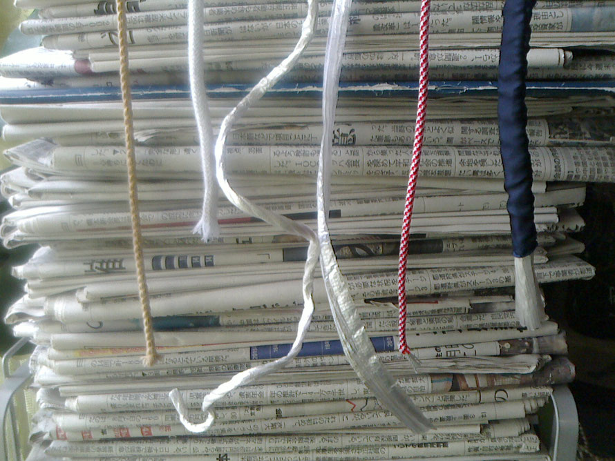 紐の構造も様々ですが、さて、新聞紙を束ねるとしたらどれを選びますか？