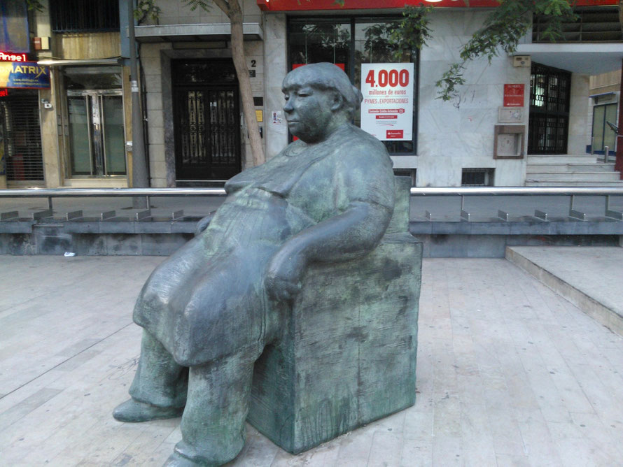 Encarni, escultura en Bronce, Plaza San Sebastián en Almería