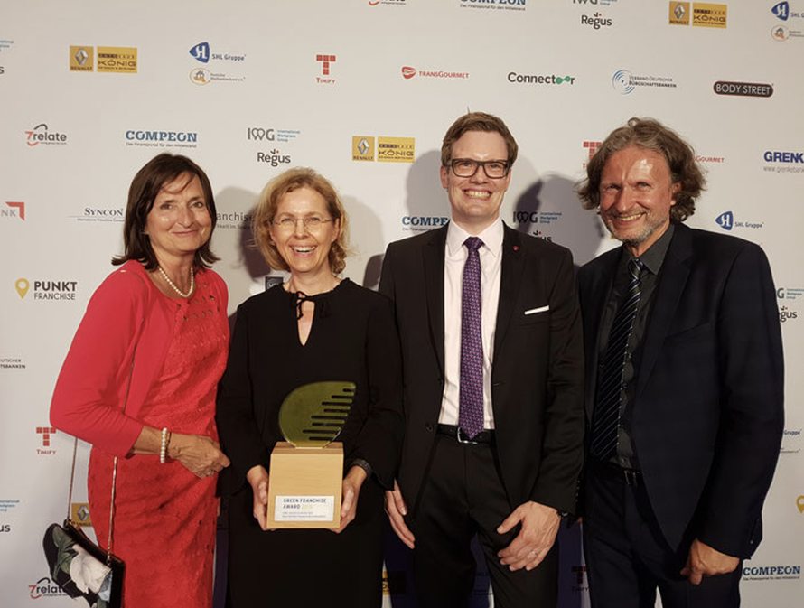 «6.Green Franchise Award» Marion Stemmler und Sascha Dalig, ACCOR HOTELS umrahmt von Prof.Veronika Bellone und Thomas Matla © Bellone Franchise Consulting GmbH