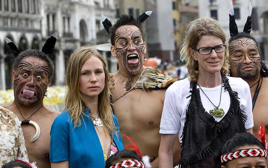 NZ artists Francis Upritchard and Judy Millar with the Maori group “Waka Huia” for the opening of the New Zealand Pavilion at the 2009 Venice Biennale (Tony Gentile/Reuters) (Upritchard VB 2009 video 