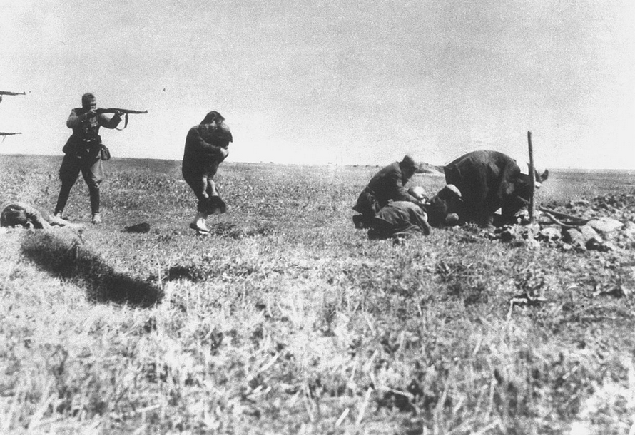 Executions of Jews by German Einsatzgruppen - army mobile killing units - near Ivangorod Ukraine 1942 (Wikimedia Commons). 