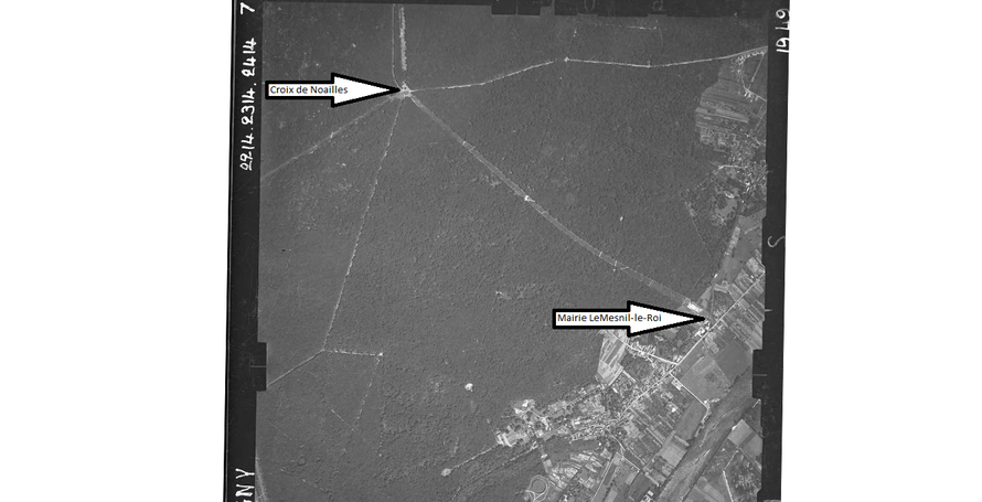 Vue aérienne IGN 1949 de la saignée depuis la Croix de Noailles (en haut à gauche) à la mairie du Mesnil-le-Roi (en bas à droite)