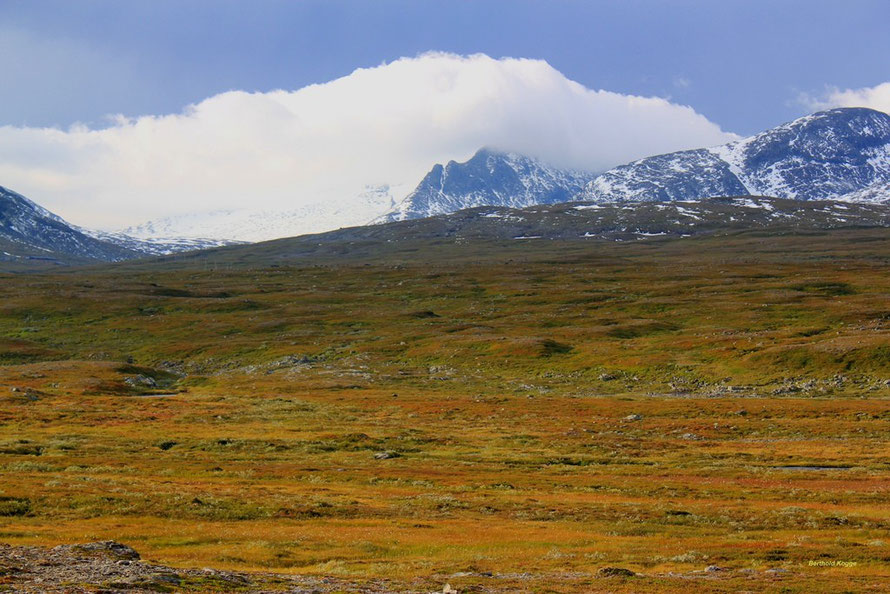 Kurz nach dem Aufbruch, Blick auf das Sylarnamassiv