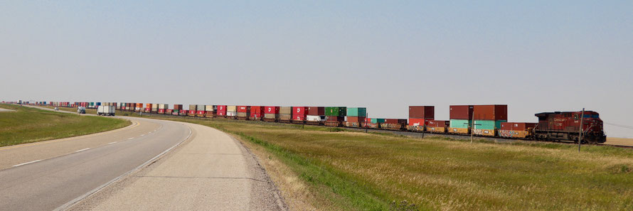 CN Cargo Train 140 Wagons long