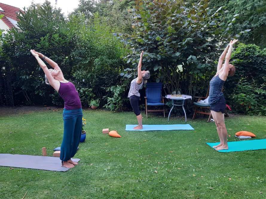 Yoga im Garten....mit Abstand...... Atemraum Berlin Zehlendorf