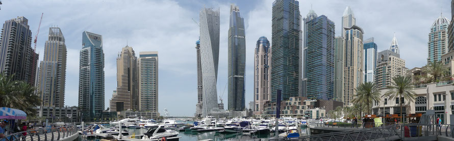 Innenstadtviertel Dubai Marina, wo jeder Wolkenkratzer unterschiedlich ist