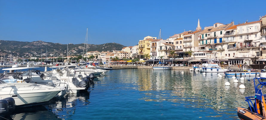 Hafen von Calvi