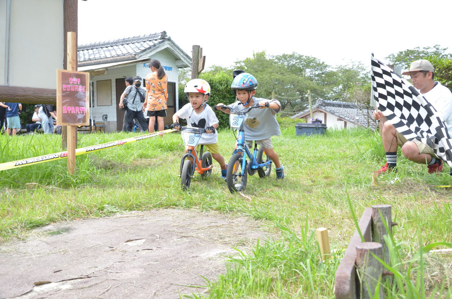 天ヶ城公園パターゴルフ場 トライアルサウンディングでストライダーレースを開催