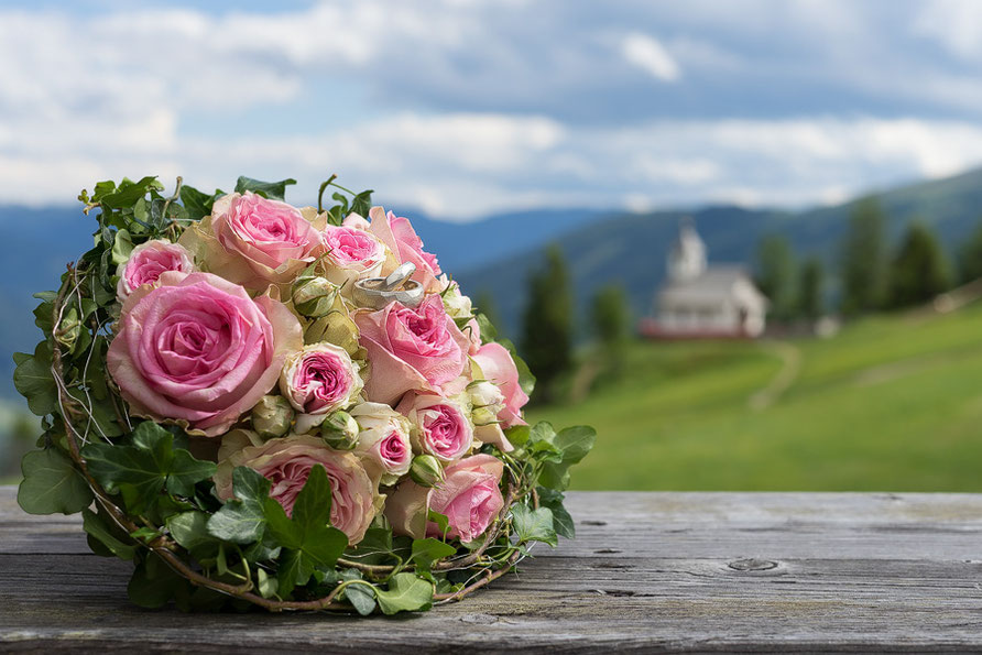 Bild - Heiraten am Berg - Hochzeit auf der Gamskogelhütte - höchstgelegene Standesamt Salzburgs und Kärntens - www.gamskogel.at/heiraten-am-berg