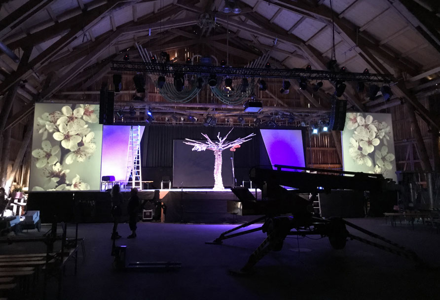 Bühnenbild von Daniel Böttcher "Die Vier(einhalb) Jahreszeiten" Stelzenfestspiele bei Reuth 2023