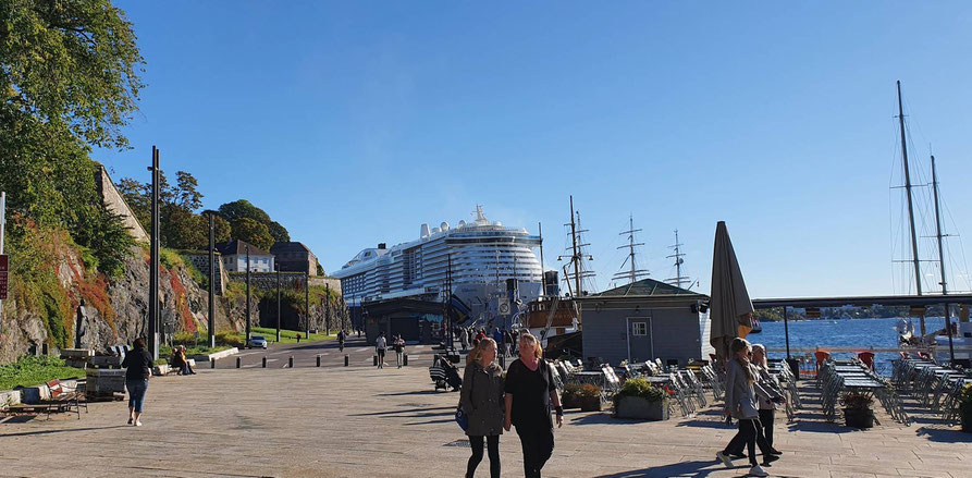 AIDAnova am der Anlegestelle Søndre Akershuskai in Oslo