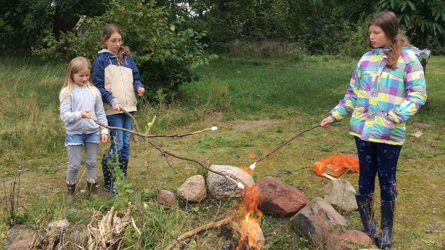 Ein Lagerfeuer gehört zum Programm der Natur-Erlebnis-Tage (Foto: Stadtjugendpflege)