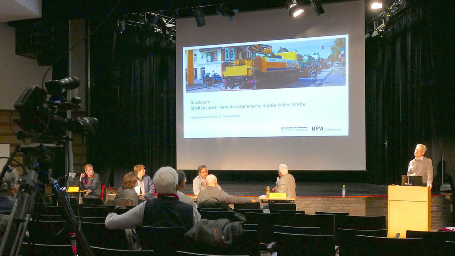 Per Kamera wurde die LIve-Präsentation der Studie „Kieler Straße" direkt ins Internet übertragen.