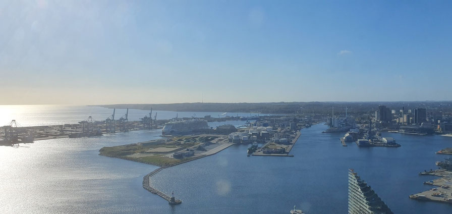 Blick vom Lighthouse auf den Hafen