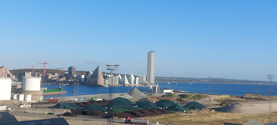 Blick vom am Omni-Terminal liegenden Schiff