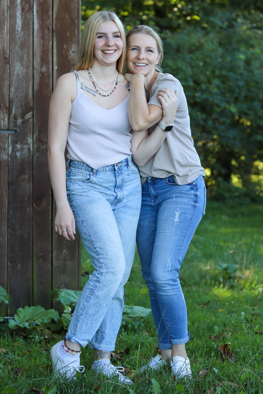 Lara und Martina Enthammer