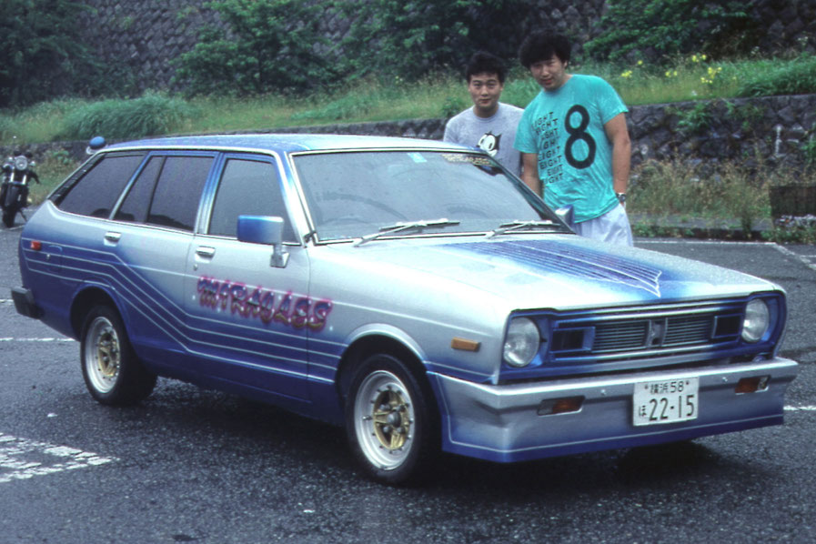 カスタムペイント旧車、ニッサンサニーバン