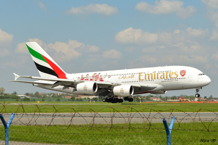 A380-800 (A6-EES)