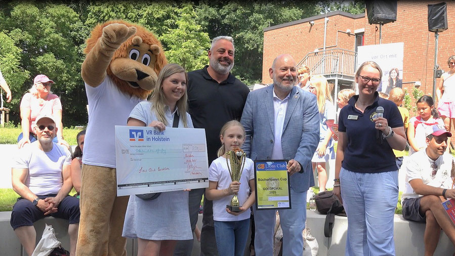 Den 1. Preis bei den 3. Klassen gewann die 3b der Waldschule. Hier spendete die Firma Carstens aus Ellerau auch 750 Euro. Den 2. Platz hatte die Klasse 3b der Goethe-Schule erreicht, Bronze hat die 3b der Freien Grundschule gewonnen