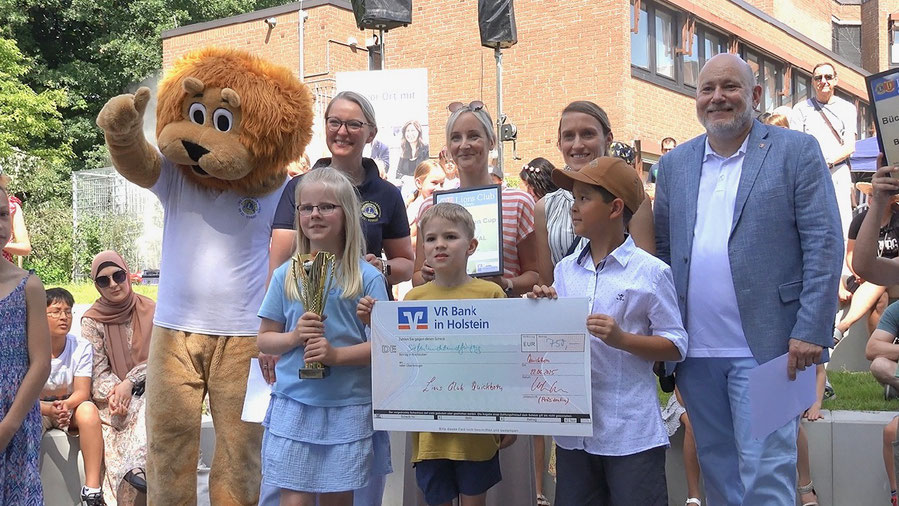 Den 1. Platz bei den zweiten Klassen errang die Klasse 2a der Mühlenberg-Grundschule. Dafür gab es von der VR-Bank einen Zuschuss über 750 Euro für die nächste Klassenfahrt.