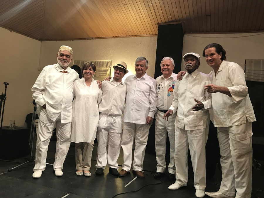 Rosni Portaccio (Extremo Izquierdo) y su Grupo Musical.