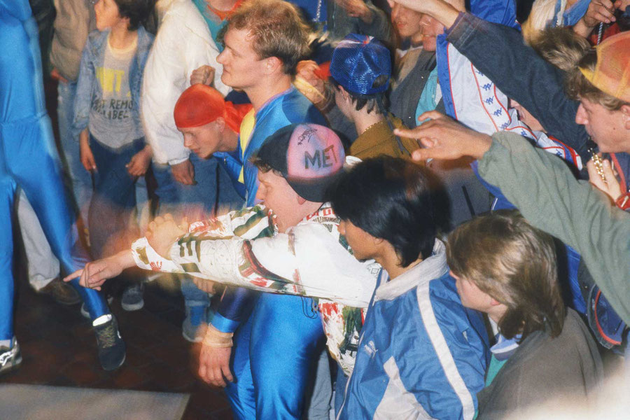 Anfeuernde Crowd bei einer Brakechallange Schilleroper 1987 ©Bernd Euler