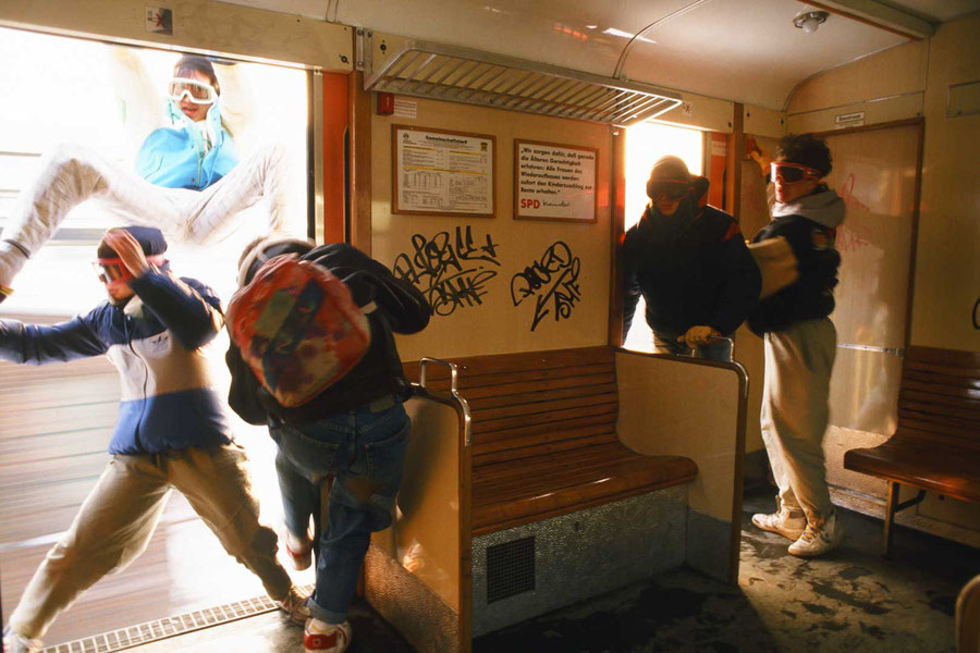 Fünf unbekannte S-Bahn-Surfer 1988 in Hamburg © Bernd Euler