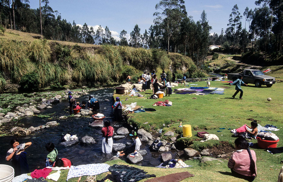 Wäsche am Fluss, Hochland von Ecuador ©Bernd Euler