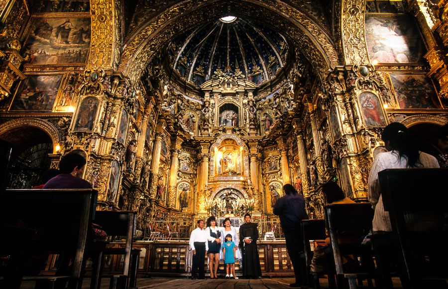 Hochzeit in einer Kirche in Quito ©Bernd Euler