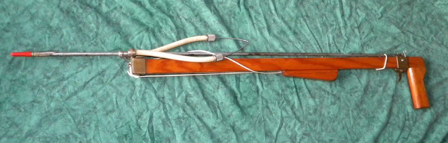 Fusil artisanal gachette actionnant un poussoir soulevant le talon pour le dégager de l'ergot