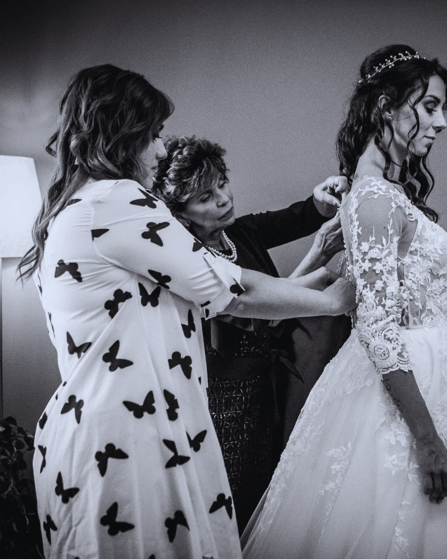 preparazione sposa nel giorno del matrimonio, trucco e acconciatura Roma