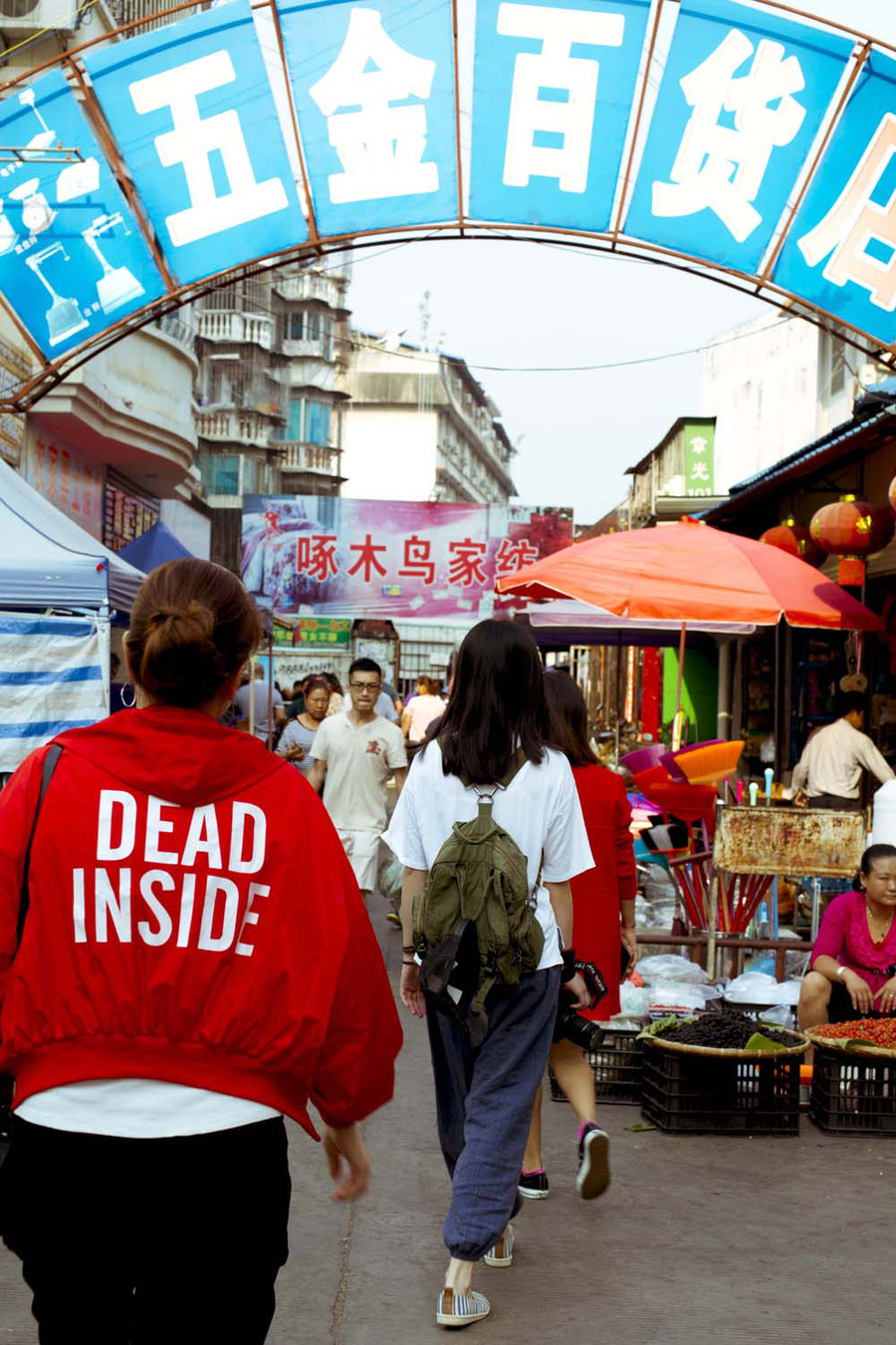 Entering the market, Jinghong, China