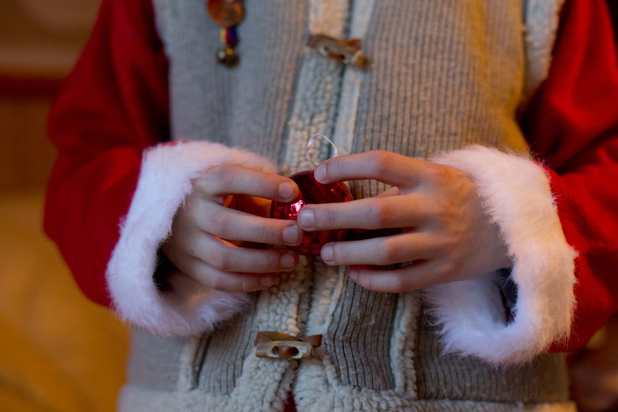 Decorating the tree, Kalajoki, Finnland