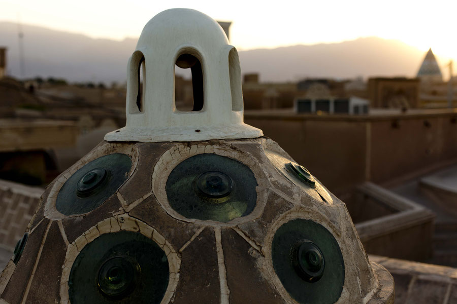 Dach in Form einer Brust mit überdimensionierten Nippeln, Kashan, Iran