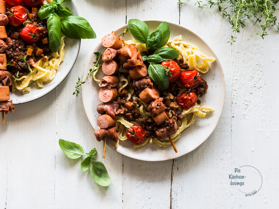 Linsen mit Spätzle und Saitenwürstle auf italienische Art