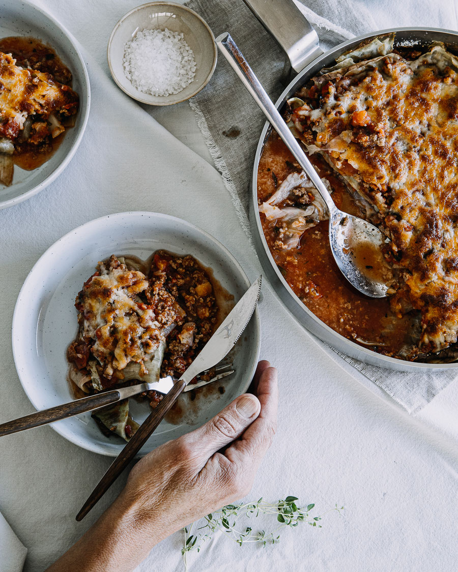 Spitzkohl-Lasagne mit Hackfleisch, Tomaten & Mozzarella - Low Carb