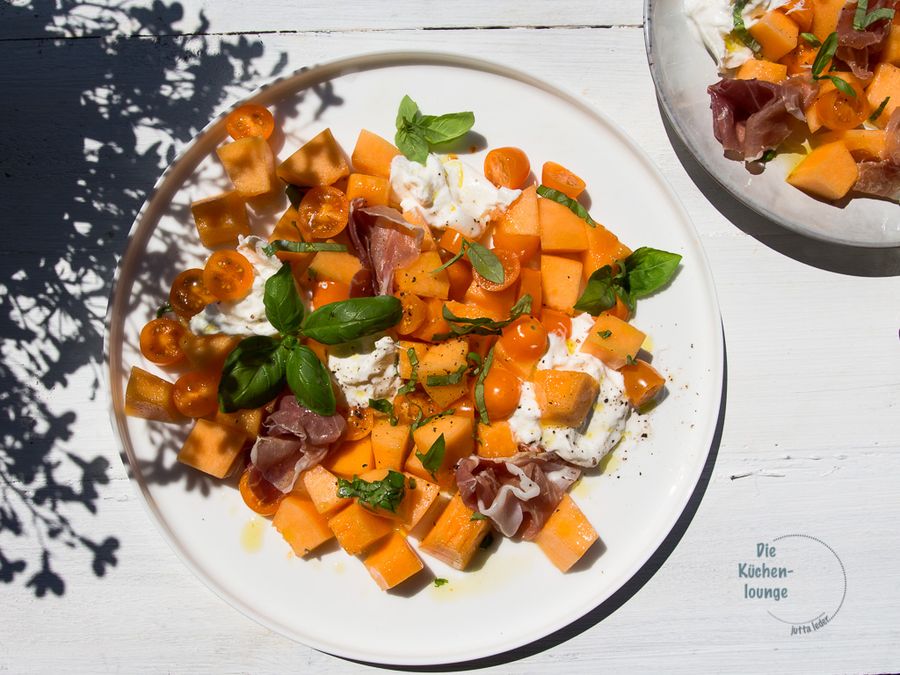 Antipasti mit Honigmelone, Parmaschinken und cremiger Burrata