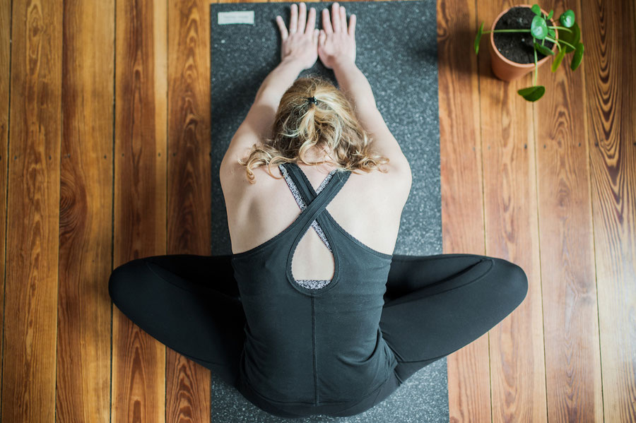 Nice yoga pose with the rather dark hejhej-mat.