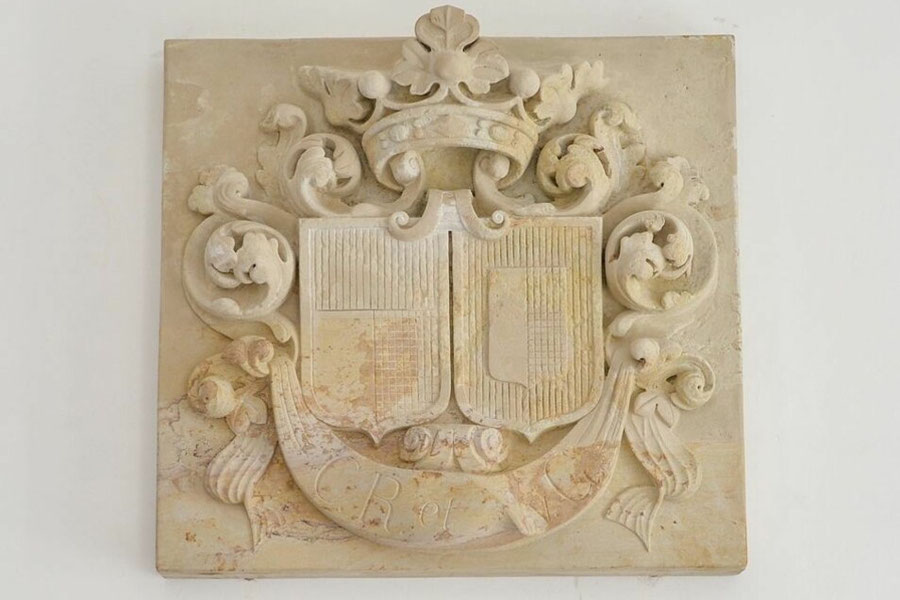 Allianzwappen "v. Gersdorff & v. Bose" (das Wappen derer v. Bose ist hier falsch rekonstruiert worden) © Schloss Gröditz